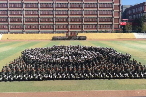 长春大学旅游学院隆重举行新生军训阅兵式暨开学典礼