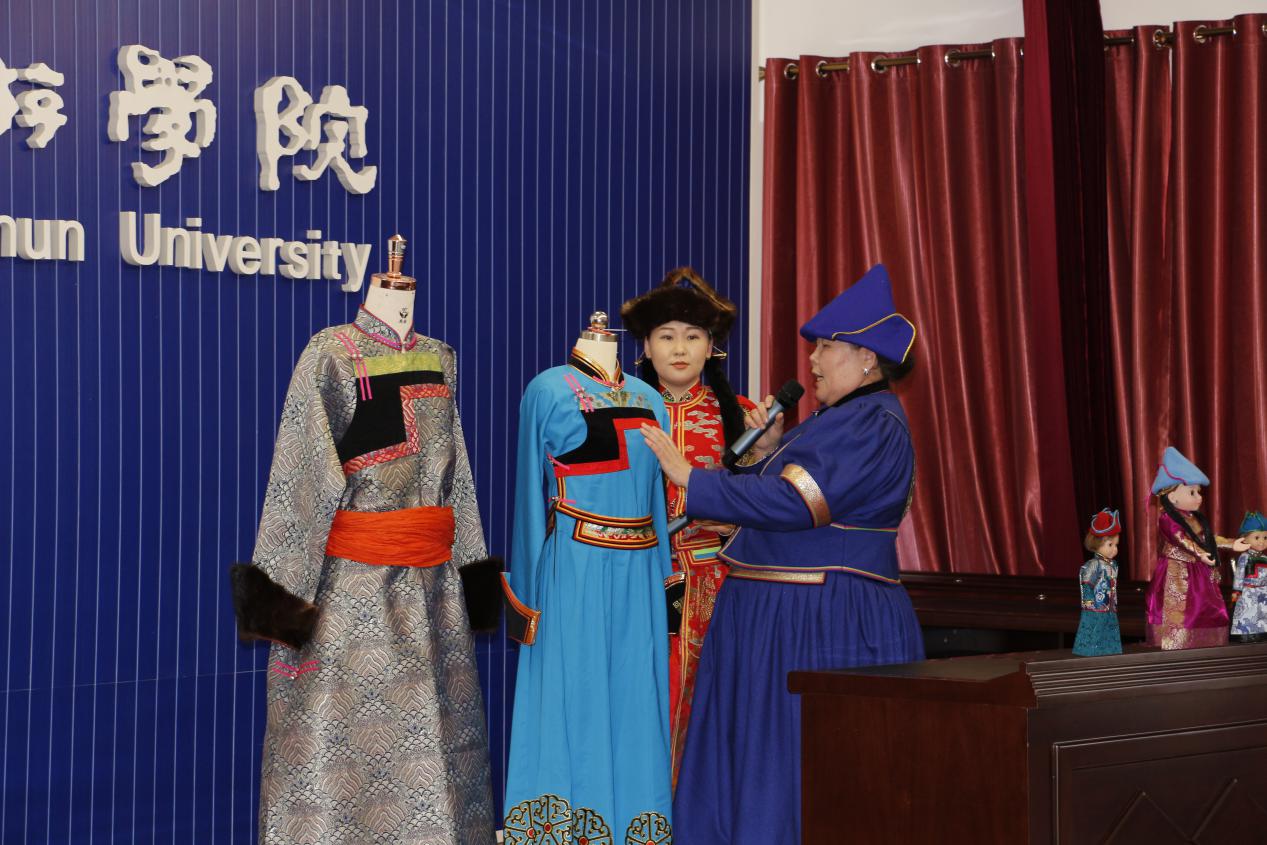 第三届鄂温克族服装服饰大赛 掀起最炫民族风（Mongol）_呼伦贝尔