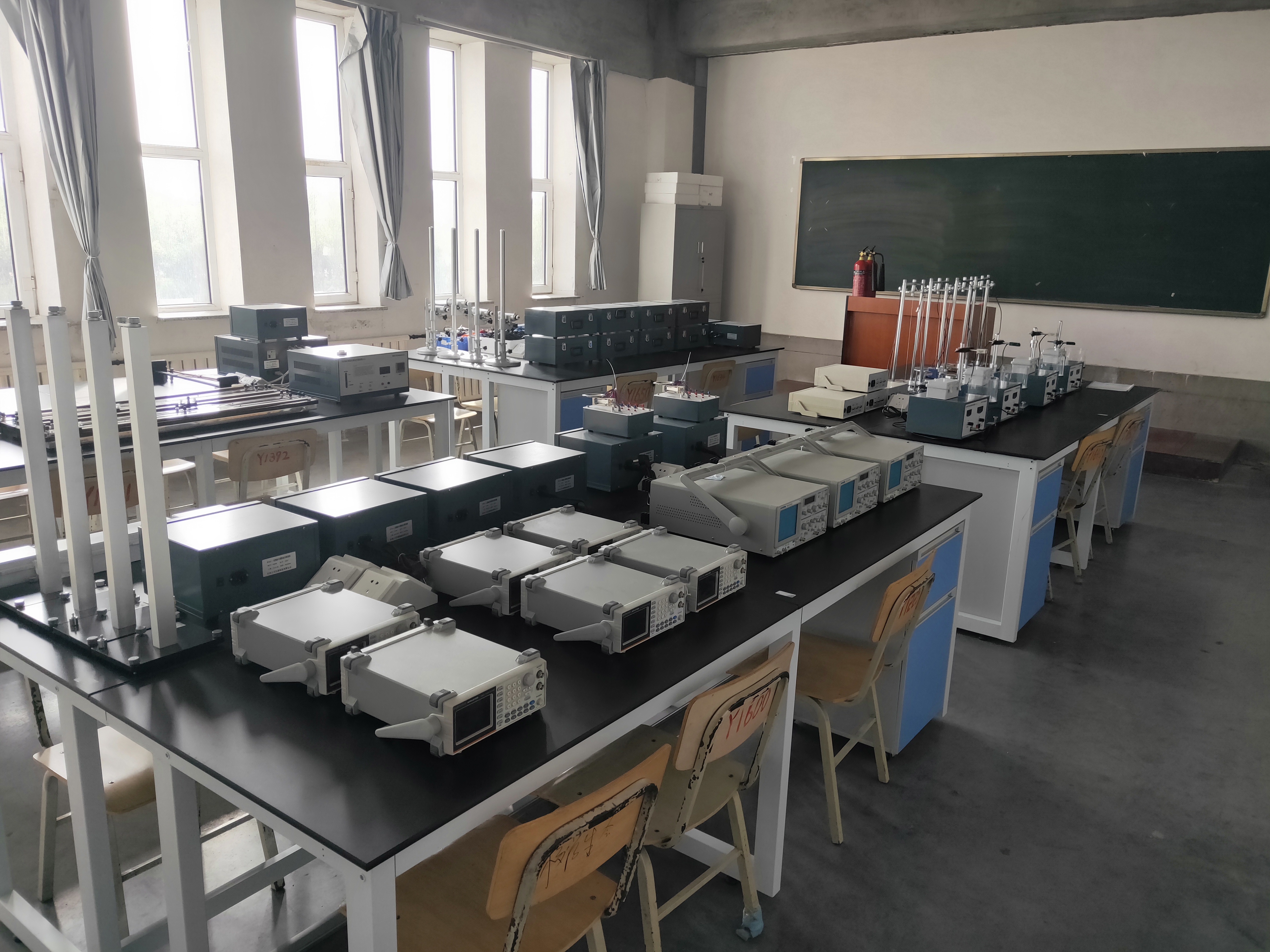 大学物理实验室